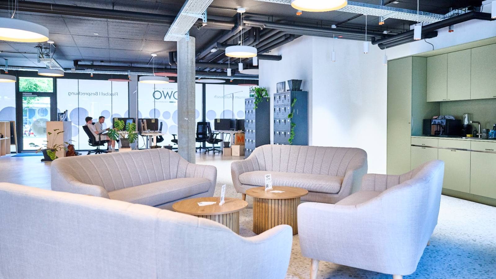 Lounge mit Sitzgelegenheiten im Nowo Coworking Space Widnau